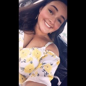 Meet your Posher, Caitlin